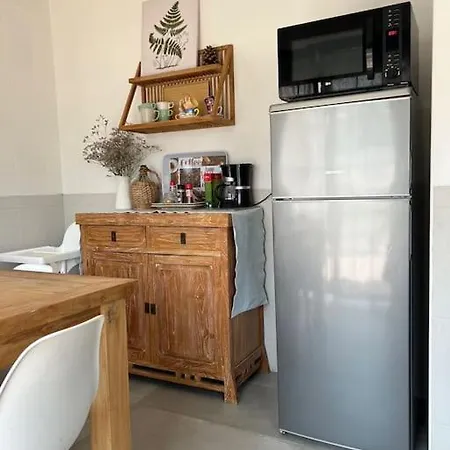 Pool House Mencey 度假居 *